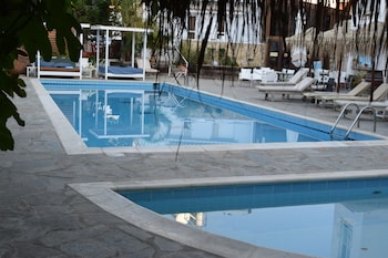 antonis g hotel apartments