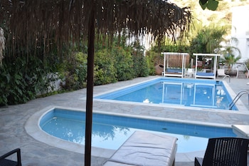 antonis g hotel apartments