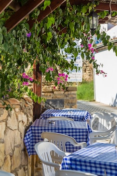 antonis g hotel apartments