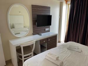 antonis g hotel apartments