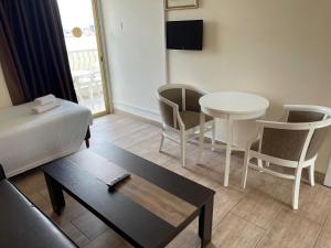 antonis g hotel apartments