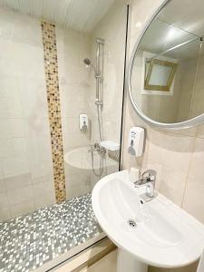 antonis g hotel apartments