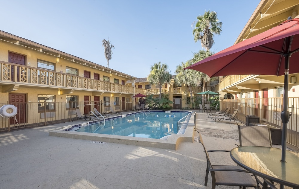 red roof inn tampa bay st petersburg