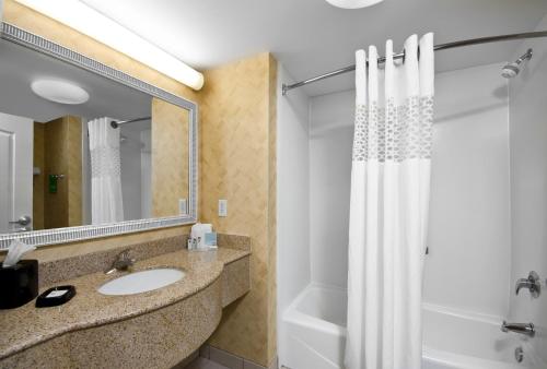 hampton inn and suites jacksonville deerwood park