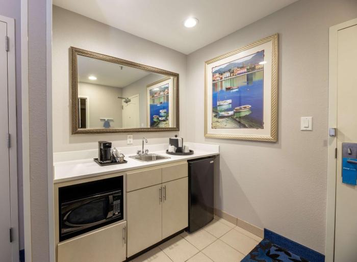 hampton inn and suites jacksonville deerwood park