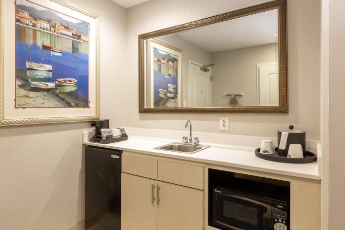 hampton inn and suites jacksonville deerwood park