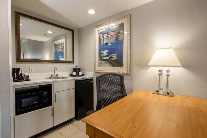 hampton inn and suites jacksonville deerwood park