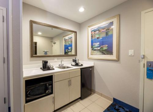 hampton inn and suites jacksonville deerwood park