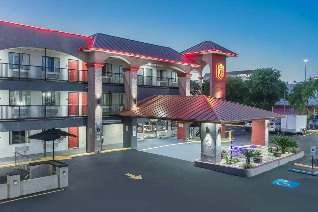 super 8 by wyndham austin university downtown area