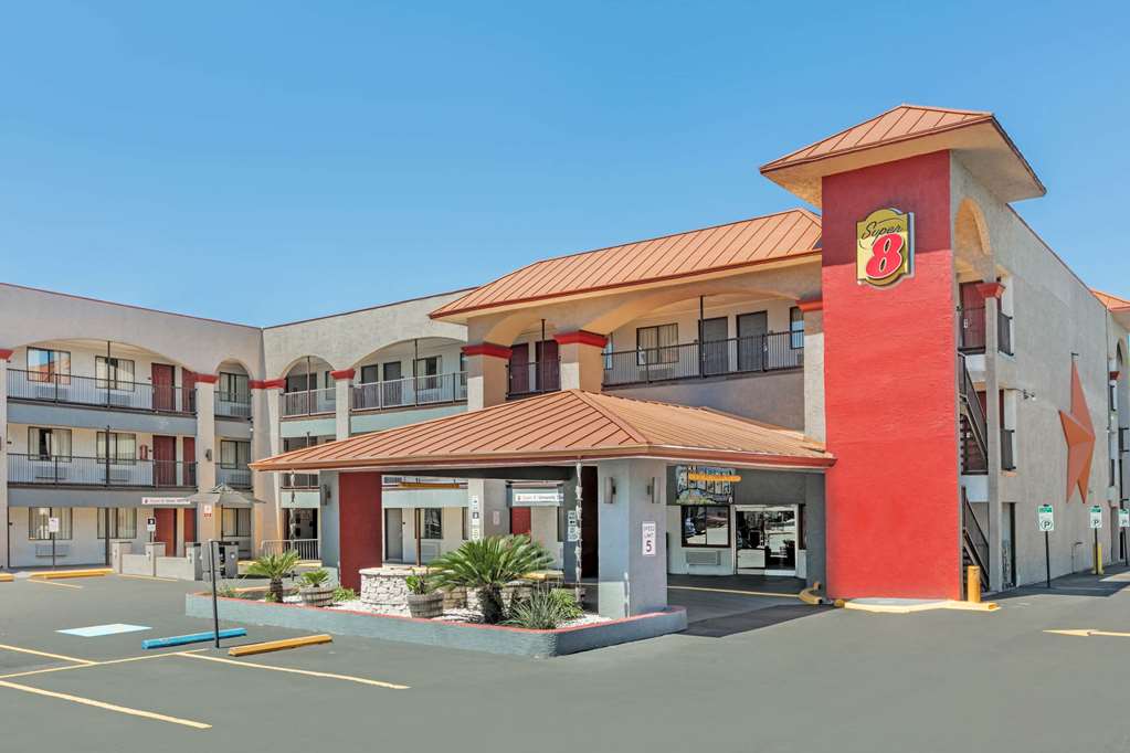 super 8 by wyndham austin university downtown area