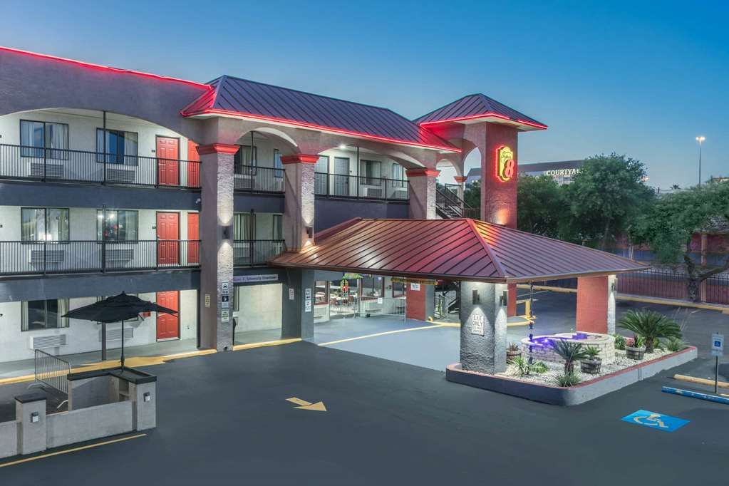 super 8 by wyndham austin university downtown area