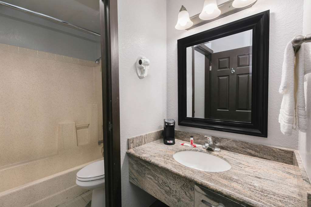 super 8 by wyndham austin university downtown area