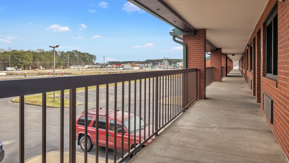 studios and suites 4 less emporia