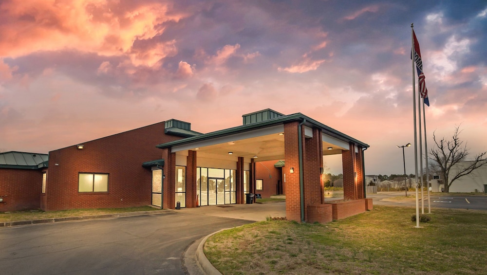 studios and suites 4 less emporia