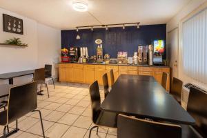 Super 8 By Wyndham Wooster,,2 star