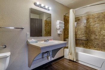 econo lodge ellensburg near university