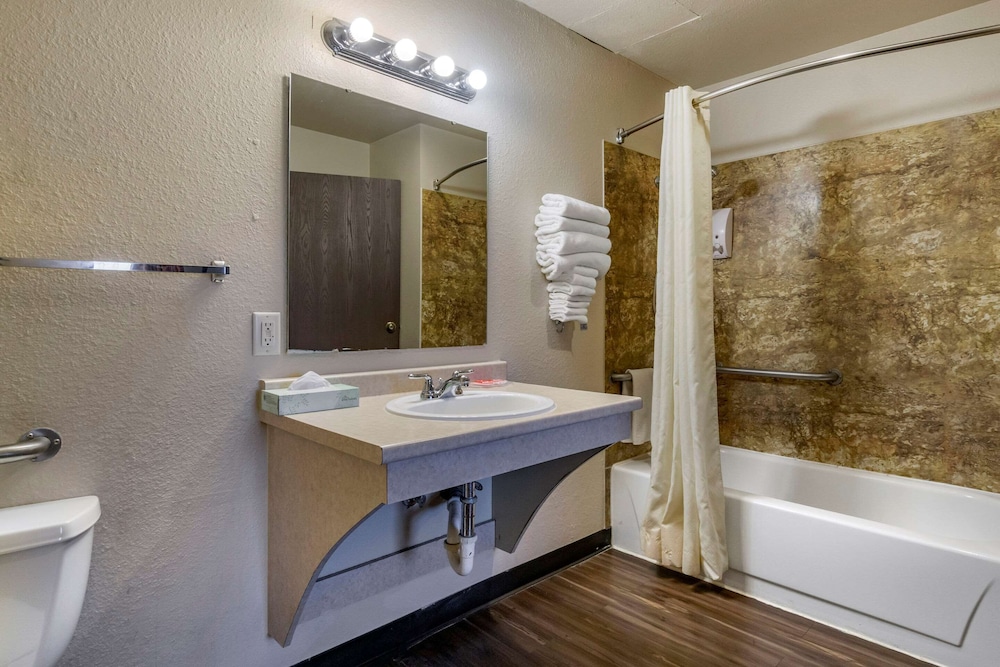 econo lodge ellensburg near university