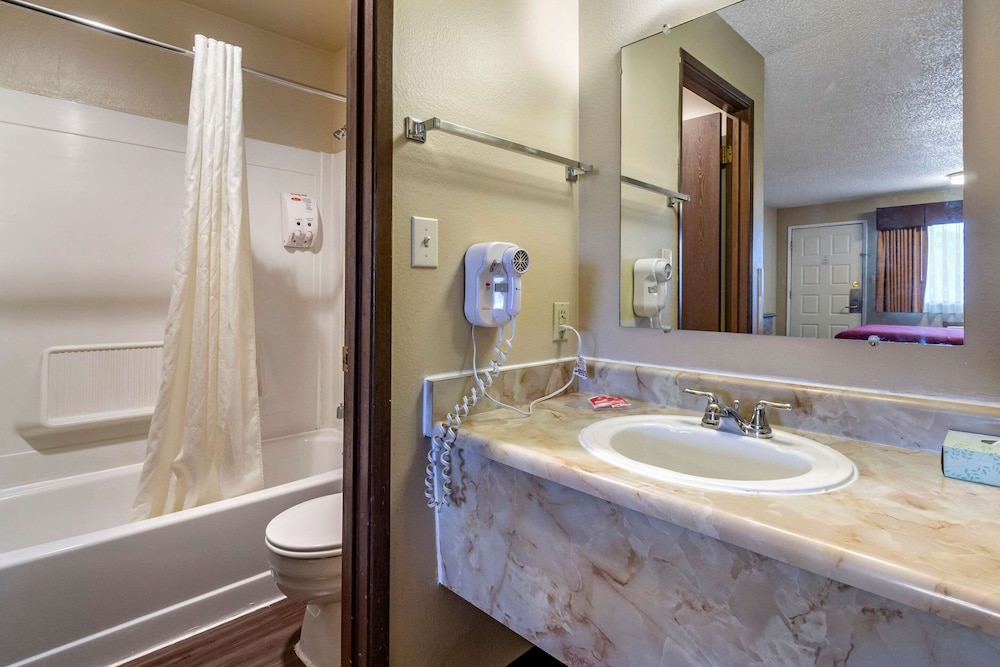 econo lodge ellensburg near university