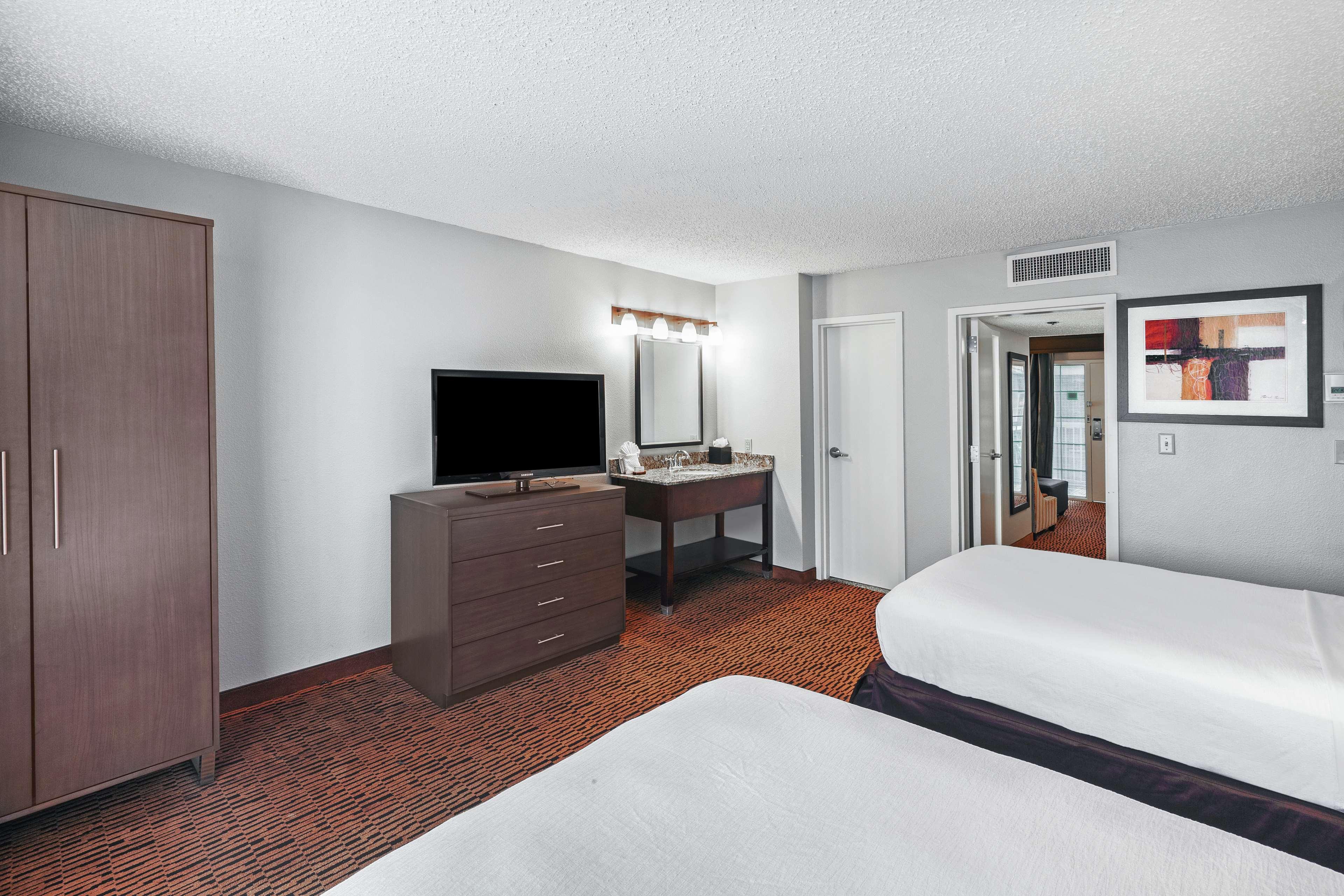 embassy suites by hilton dallas market center
