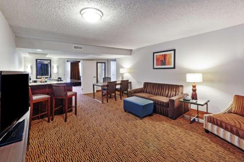 embassy suites by hilton dallas market center