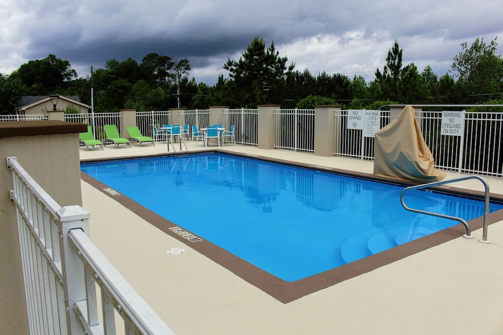 holiday inn express and suites enterprise an ihg hotel