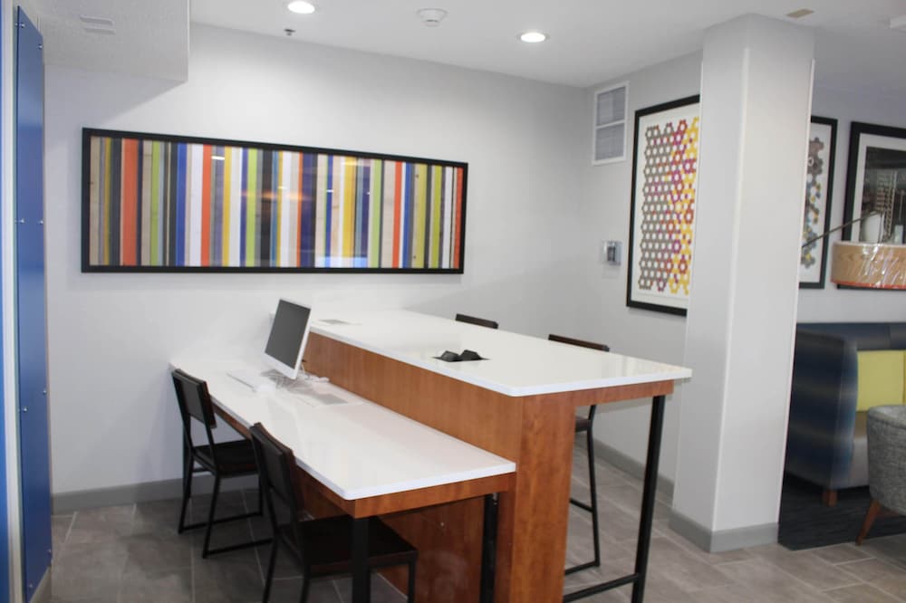holiday inn express and suites enterprise an ihg hotel