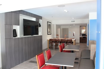 Holiday Inn Express And Suites Enterprise, An Ihg Hotel,,3 star