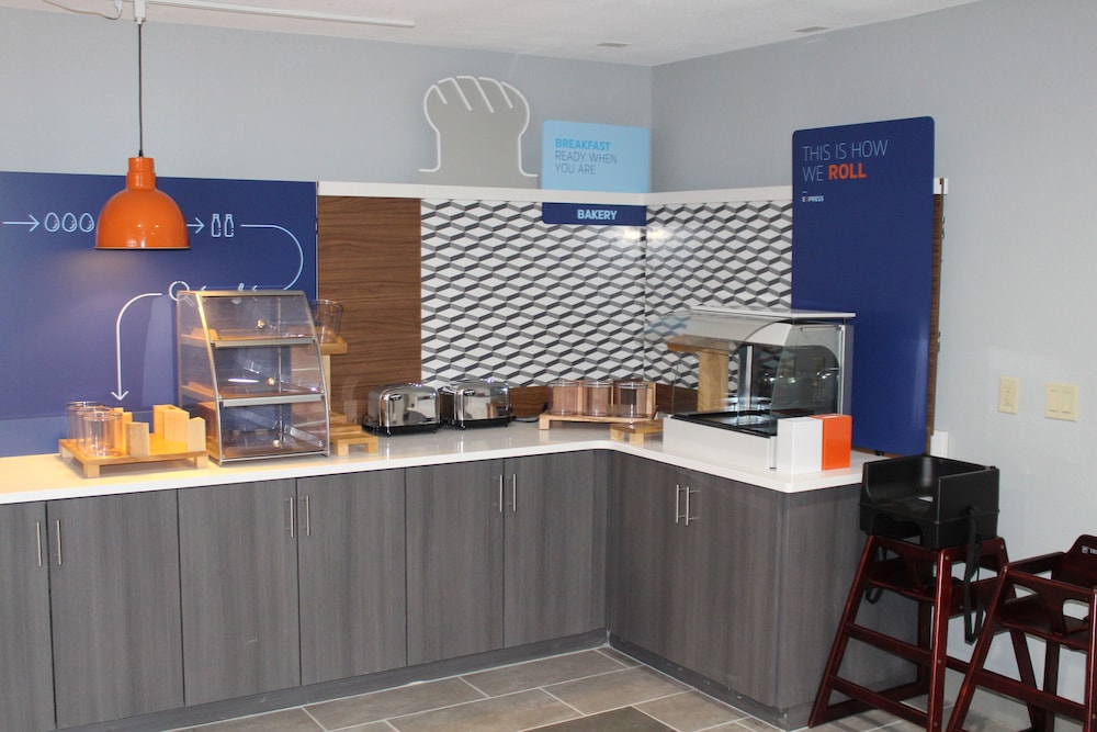 holiday inn express and suites enterprise an ihg hotel