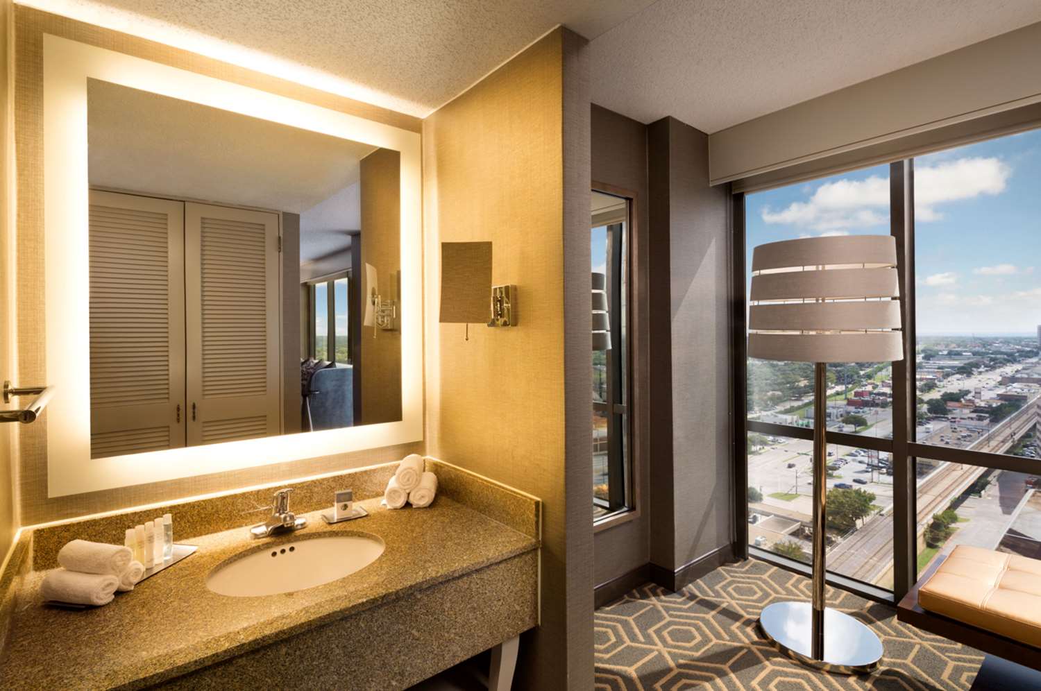 doubletree by hilton dallas campbell centre