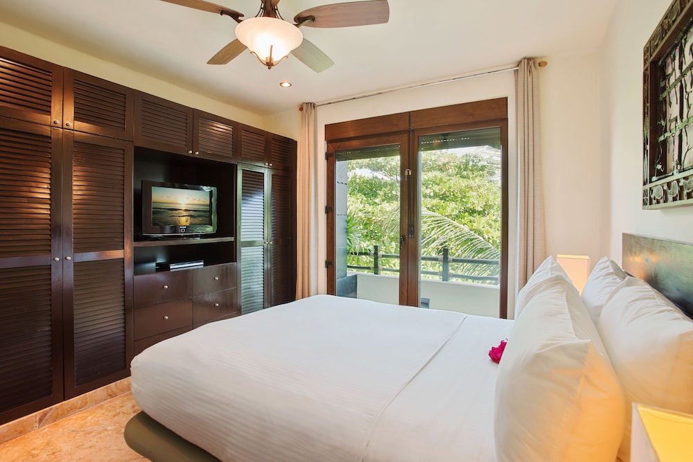 el taj oceanfront and beachside condo hotel