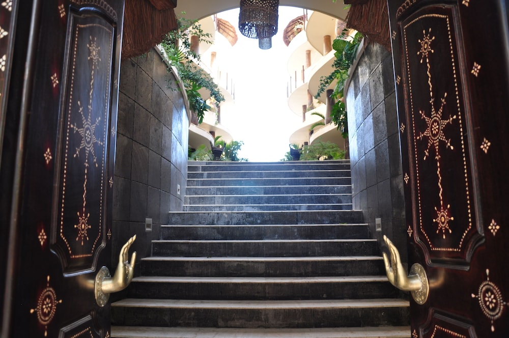 el taj oceanfront and beachside condo hotel