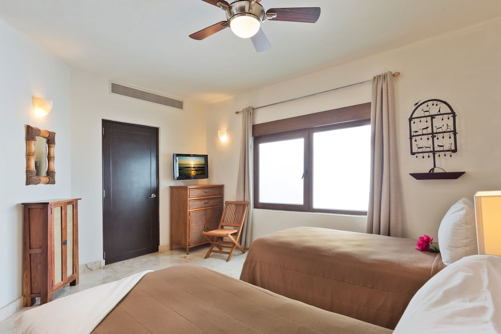 el taj oceanfront and beachside condo hotel