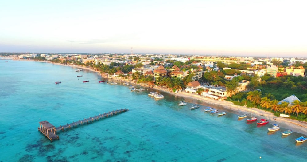 el taj oceanfront and beachside condo hotel