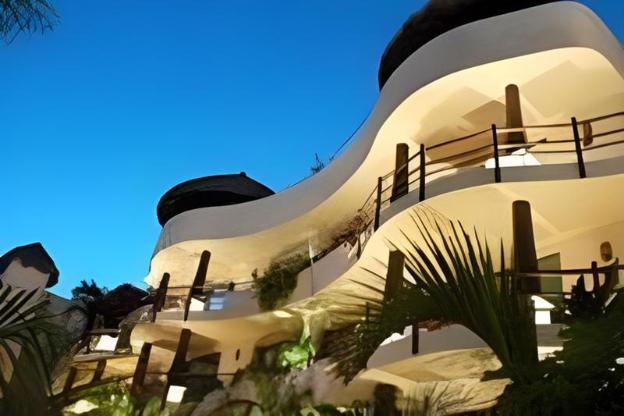 el taj oceanfront and beachside condo hotel