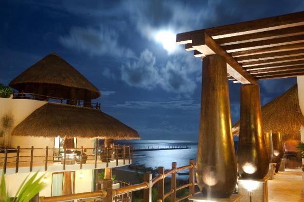 el taj oceanfront and beachside condo hotel