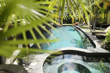 el taj oceanfront and beachside condo hotel