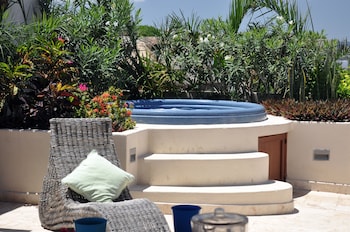 el taj oceanfront and beachside condo hotel