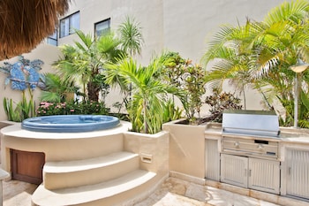 el taj oceanfront and beachside condo hotel