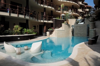 el taj oceanfront and beachside condo hotel