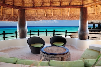 el taj oceanfront and beachside condo hotel