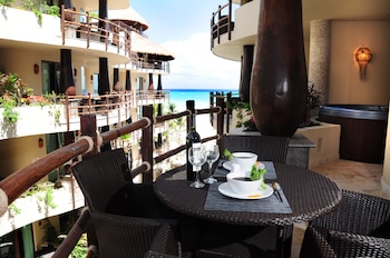 el taj oceanfront and beachside condo hotel