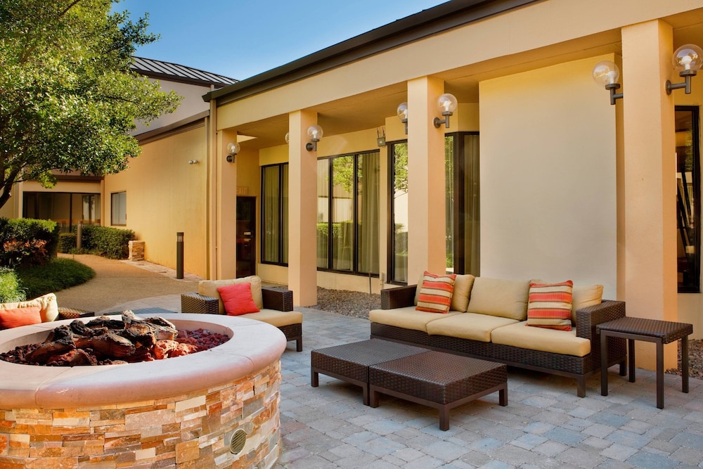courtyard by marriott dallas las colinas