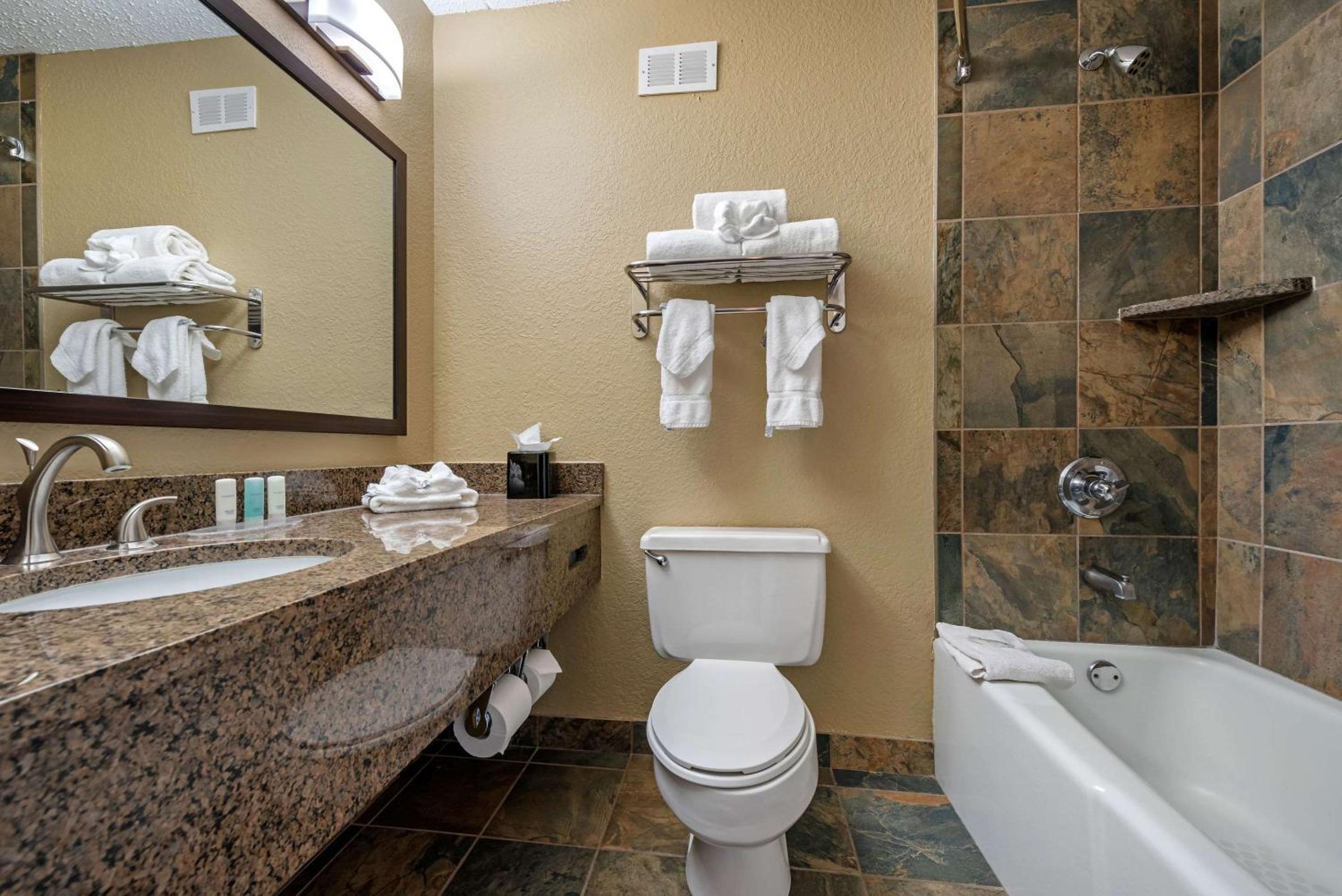 clarion hotel conference center north