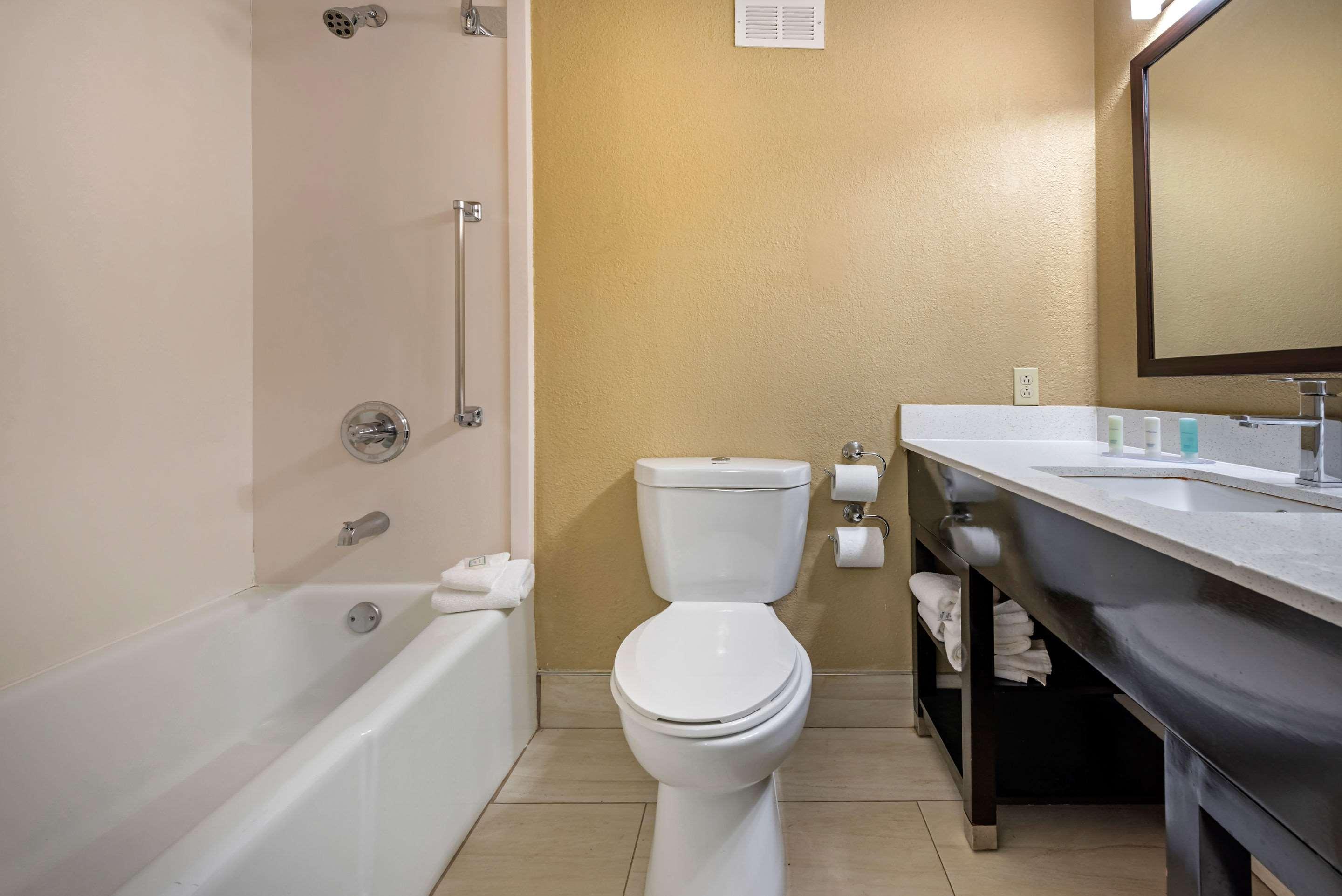 clarion hotel conference center north