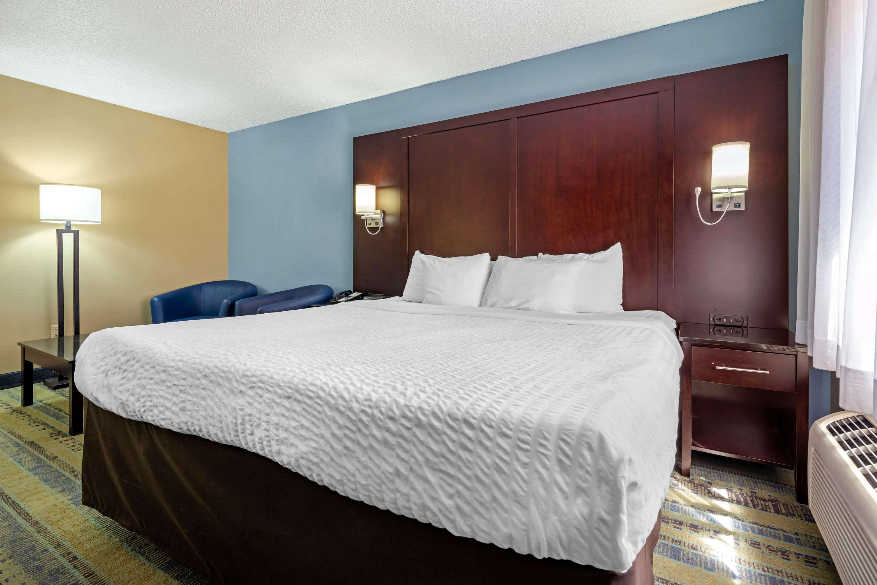 clarion hotel conference center north
