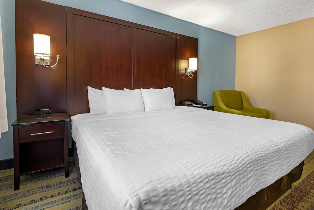 clarion hotel conference center north