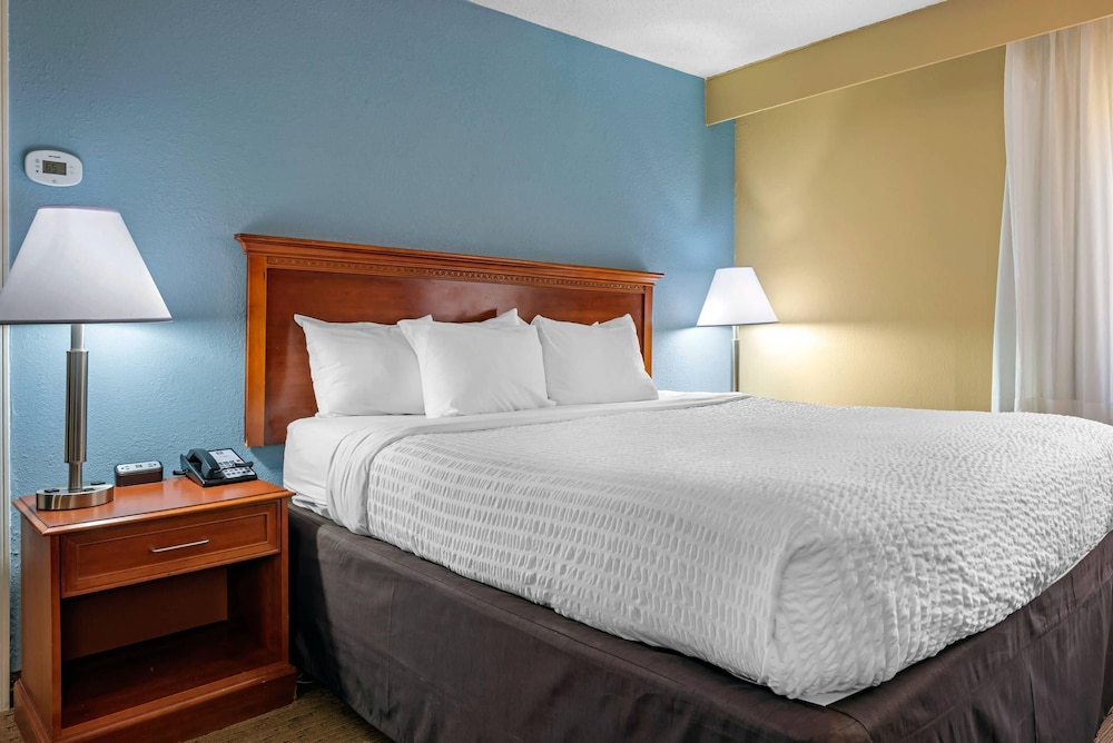 clarion hotel conference center north