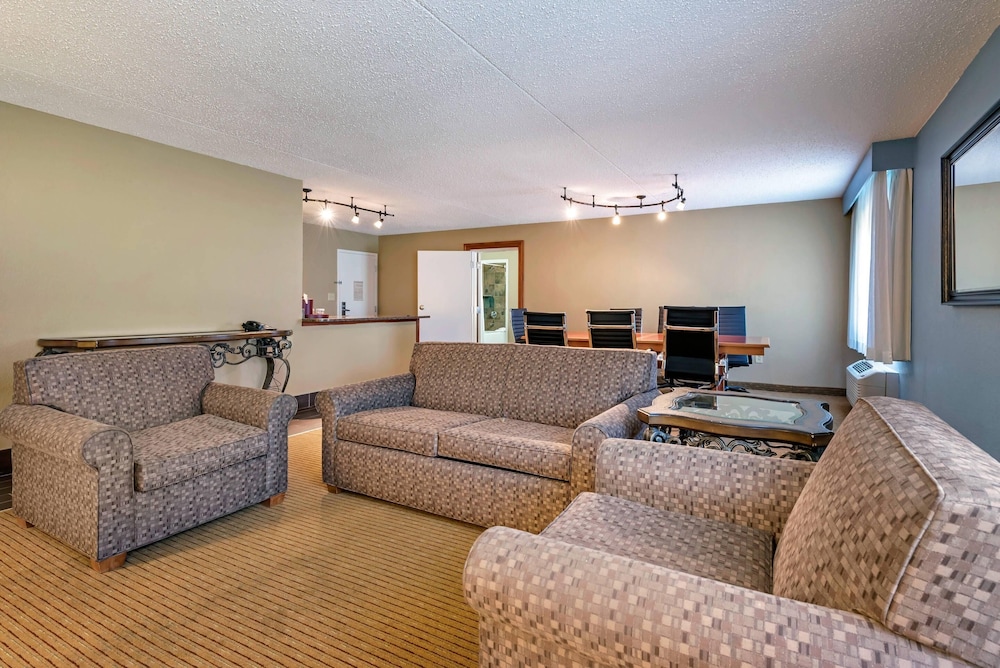 clarion hotel conference center north