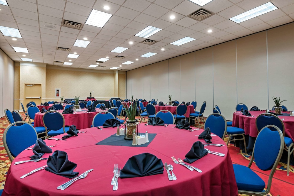 clarion hotel conference center north