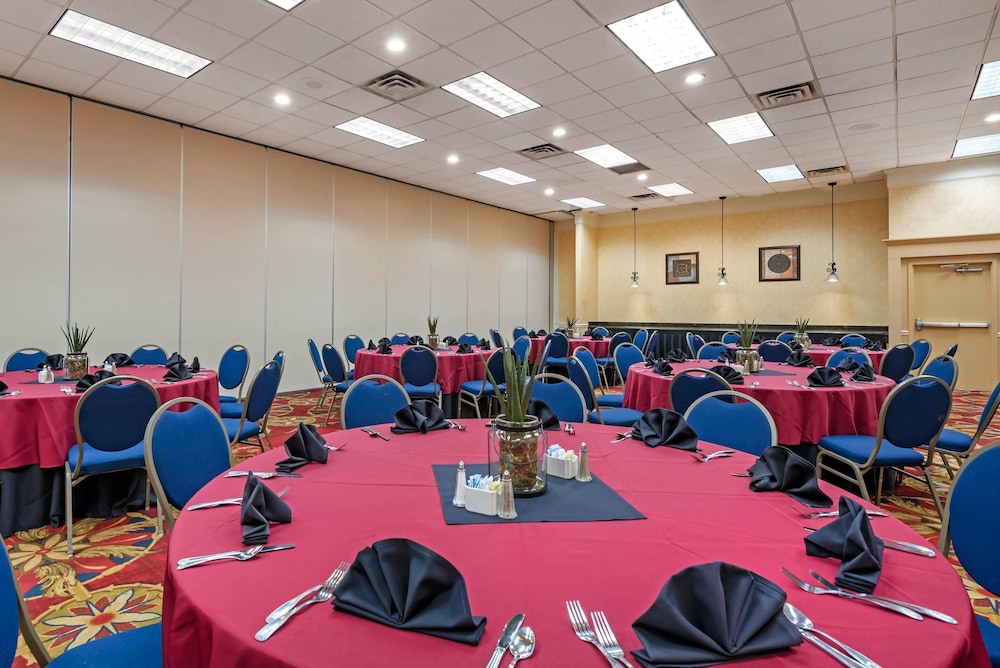 clarion hotel conference center north